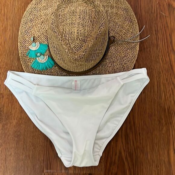 No boundaries White Bikini Bottoms - Picture 2 of 4